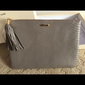 NWOT GiGi New York Uber Clutch